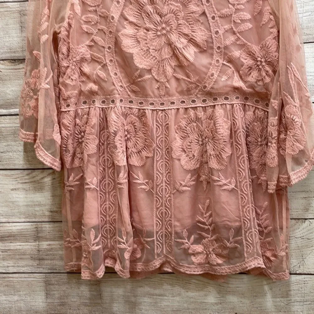 ENTRO CHANGE OF HEART EMBROIDERED‎ LACE TOP IN BLUSH